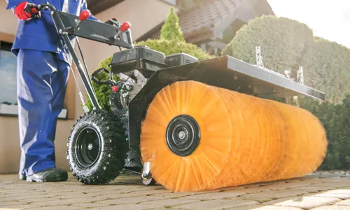 Cleaning_driveway